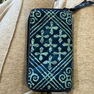 Vera Bradley Navy and Mint Zipper Pouch Cuban tile